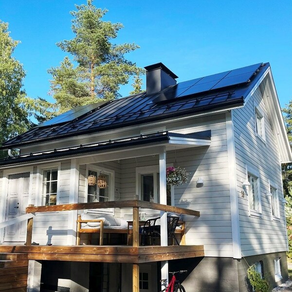フィンランド、ヘルシンキの住宅太陽光発電への「Hi-MO 6 Scientist」設置事例