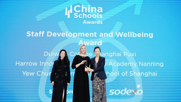 Yew Chung International School of Shanghai (YCIS Shanghai) received the Staff Development and Wellbeing Award at the British Chamber of Commerce in China’s China Schools Awards 2022 . Shasha Xie (first from the left), Assistant Manager of YCYW Learning and Professional Development, and Jana van Zyl (second from the left), YCYW Cross-School Curriculum Coordinator (Wellness) represented YCIS Shanghai at the awarding ceremony on 24, February.