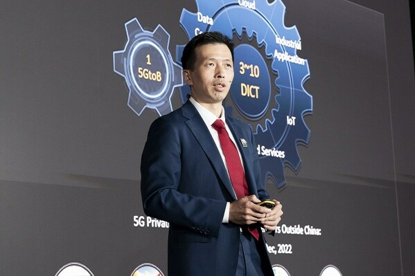 華為ICT戰略與Marketing總裁彭松在5G商業成功峰會發表演講