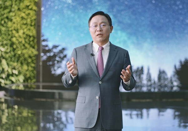 David Wang, Executive Director of the Board, Chairman, ICT Infrastructure Managing Board, dan President, Enterprise BG, Huawei, menyampaikan kata sambutan