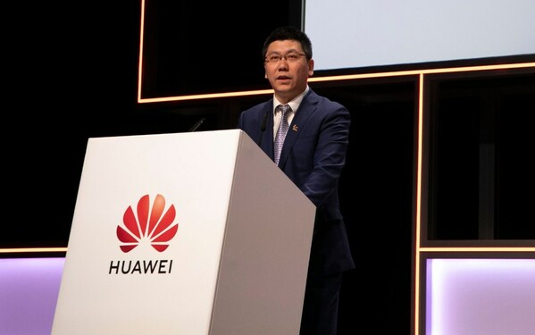 Steven Zhao 화웨이 데이터 커뮤니케이션 제품 라인 부사장이 연설하고 있다.
