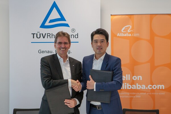 TUV莱茵全球管理体系服务执行副总裁Andreas Höfer与阿里国际站欧洲区总经理沈骥杰
代表双方企业签署战略合作协议