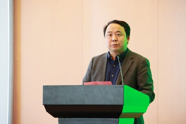 南京林业大学家居与工业设计学院院长徐伟先生发表致辞