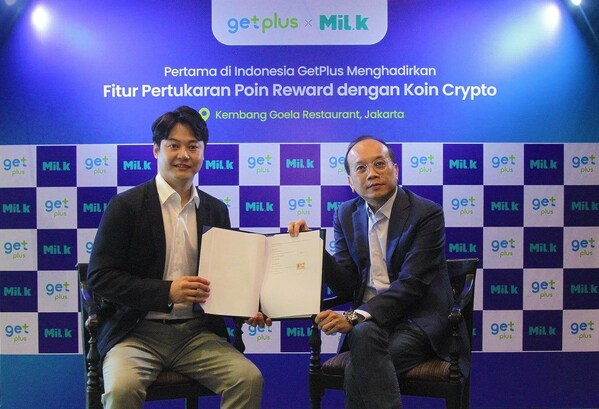 Indonesia Jakarta press conference, from right 'Adrian Hoon (co-founder of GetPlus)', 'Jayden Cho (CEO of Milk Partners)'