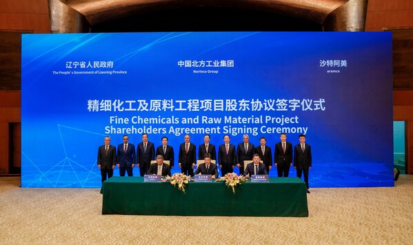 Amin H. Nasser, Aramco President & CEO, Mohammed Y. Al Qahtani, Aramco Executive Vice President of Downstream, Shiquan Liu, NORINCO Group Chairman, and Lecheng Li, Deputy Secretary of the Liaoning Provincial Party Committee and Governor of Liaoning Province witness the signing of an agreement to commence construction of a major integrated refinery and petrochemical complex in northeast China. The agreement was signed by Anwar Al Hejazi, Aramco Asia President (sitting left), Yongqiang Ren, North Huajin Chairman (sitting centre), and Fei Jia, Panjin Xincheng Industrial Group Chairman (sitting right)