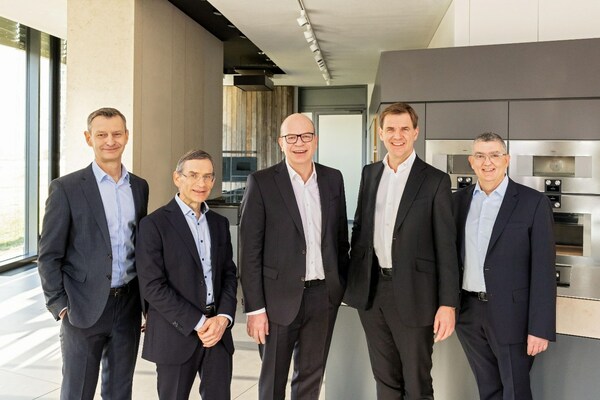 博西家电集团董事会成员（从左到右依次是舒伯特、戴巴赫、迈致远、唐善达、Rudolf Klötscher）