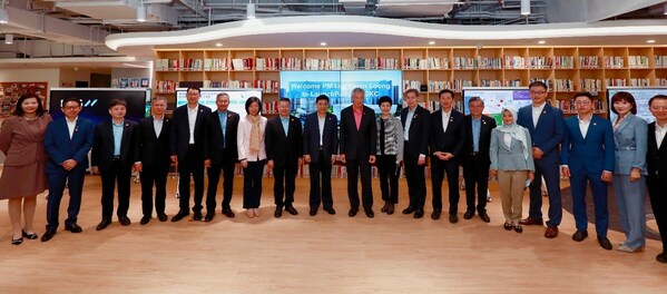 李顯龍總理一行與四家新加坡企業代表合照