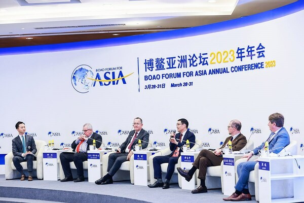 LONGi Chairman calls for global collaboration to accelerate energy transition at Bo'ao forum