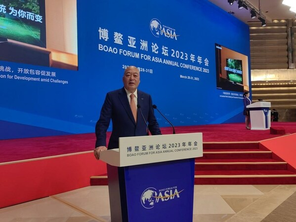 Li Jinyuan, Chairman of the Board of Directors of Tiens Group, at the Boao forum.