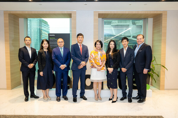 AGBA集團和Sony Life Financial Advisers Pte Ltd的高層管理人員於簽約儀式拍攝團體照