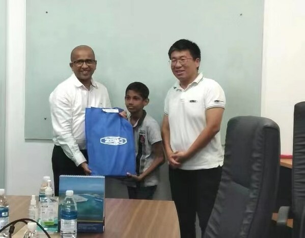 ZPMC’s Sri Lankan subsidiary presented gift schoolbags
