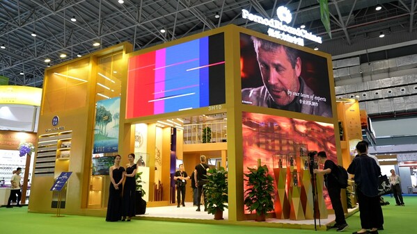 第三届中国国际消费品博览会上的保乐力加展馆。