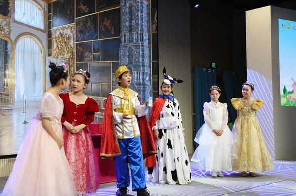 中国儿童中心剧团演绎舞台剧《神奇的菲菲牛》