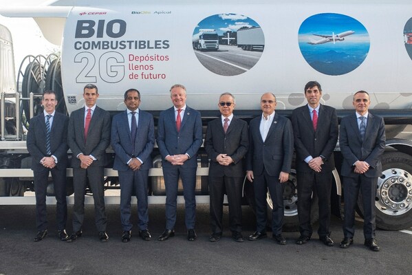 The new joint venture was announced at La Rábida Energy Park with the participation of Juan Manuel Moreno Bonilla, President of the Regional Government of Andalusia; Maarten Wetselaar, Cepsa CEO (fourth from the left); Oscar Garcia, Bio-Oils CEO (second from the right); Dato’ Yeo How, President, Apical (fourth from the right); Pratheepan Karunagaran, Executive Director, Apical (third from the left); and Lamberto Gaggiotti, Head, Green Energy, Apical (first from the left).