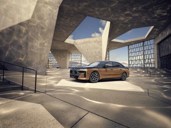 创新纯电动BMW i7 M70L