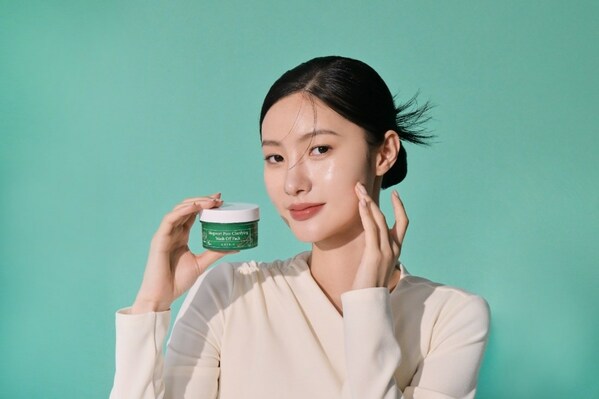Welcoming the return of AXIS-Y in Indonesia through the #AXISYisFinallyBack campaign. All their best-sellers are back, including the one and only Mugwort Pore Clarifying Wash Off Pack.