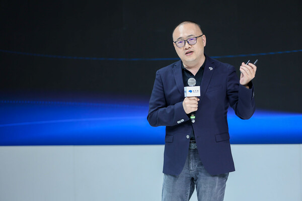 Dr. Yu Kai Delivering a Speech at Horizon's Press Conference