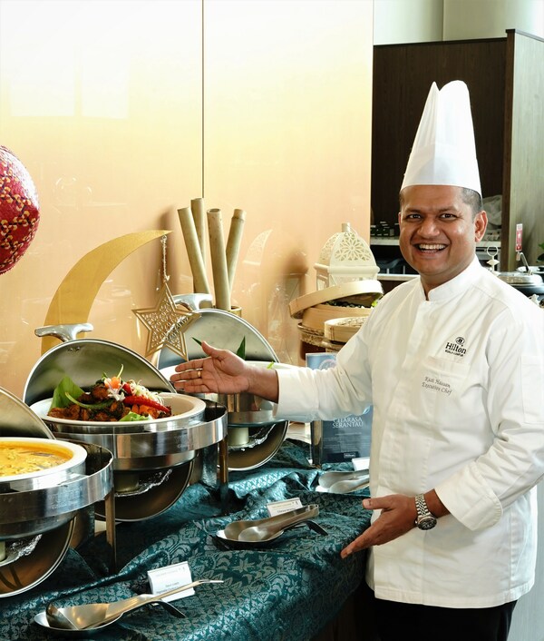 Executive Chef Kazi Hassan of Hilton Kuala Lumpur presenting the Citarasa Serantau signature Dishes