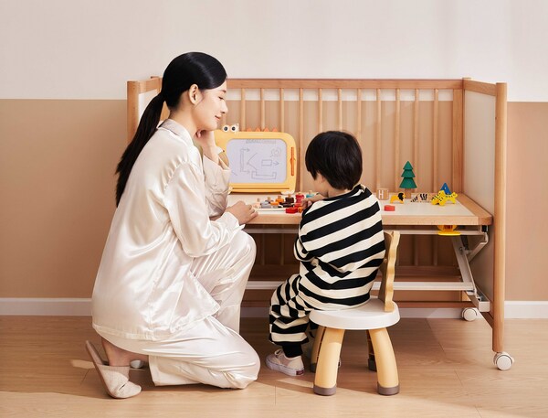 护童母婴双护婴儿床-学玩桌模式