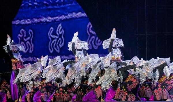 The Opening Ceremony and the Variety Show of the 2023 Hainan Li and Miao Traditional "San Yue San" Festival at the main venue of the festival activity.