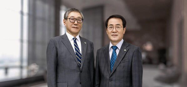早田真CFO(左)と閔丙薰CEO(右)