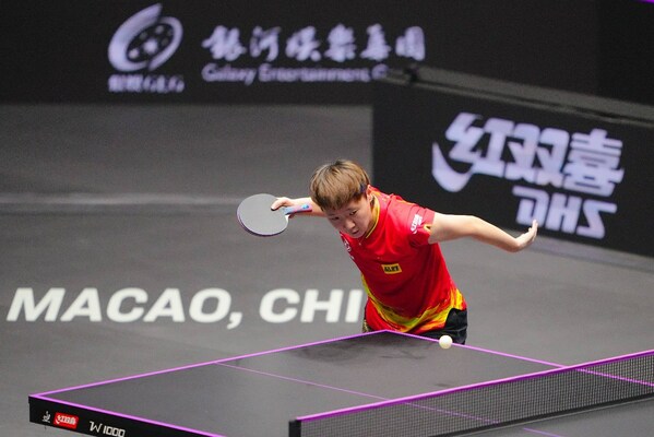 Wang Manyu (China) defeated teammate Chen Meng (China) to win the women’s singles champion.