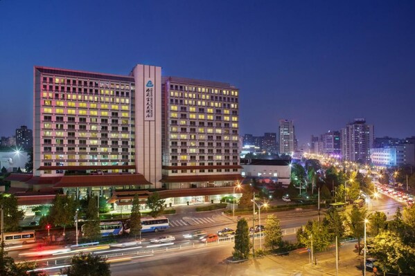 格兰云天酒店集团旗下北京皇家格兰云天大酒店盛装开业