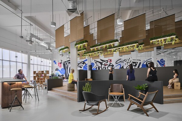Unispace designed and constructed the new office for VaynerMedia with ‘The Stage’ which can transform from a working breakout and collaboration area to an event space for hosting inspiring speakers and all-day workshops