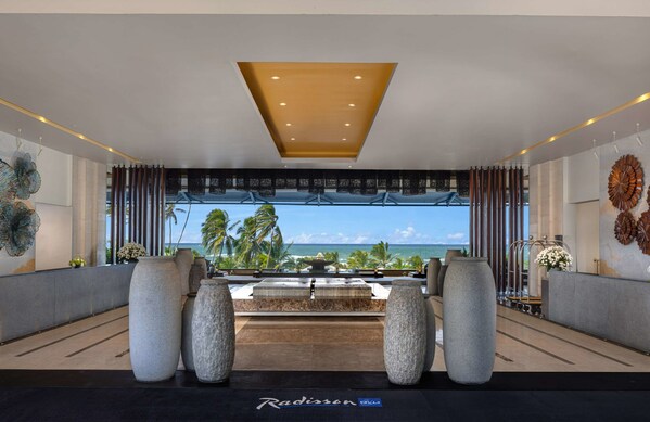 Radisson Hotel Group Signs Agreement With La Vie Hotels & Resorts to Add Over 30 Hotels to Group's Portfolio