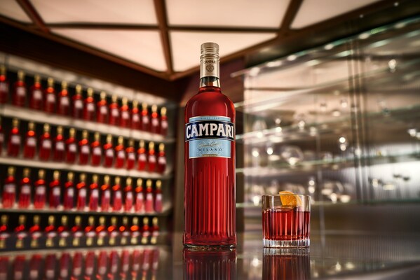 The new Campari bottle pays homage to its birthplace, Milano, and the iconic Negroni, the cocktail that took Milanese Aperitivo culture to the world.