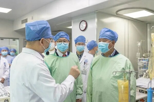 孙立忠教授与成都市第三人民医院心脏大血管团队交流