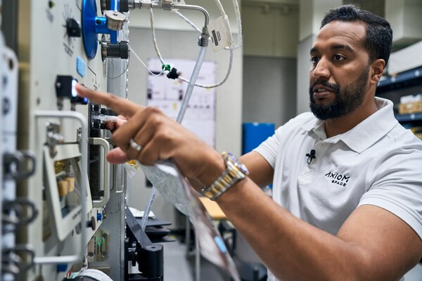 沙特宇航员完成为期九个月的国际空间站太空任务训练计划