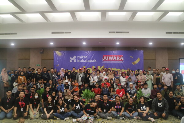 Mitra Bukalapak mengadakan kegiatan Spesial Kumpul Juwara (SKJ) di Tangerang yang dihadiri oleh ratusan anggota Komunitas Juwara. Acara ini bertujuan memberikan edukasi kecakapan mengelola bisnis warung melalui beragam strategi. Selasa, 09/05.