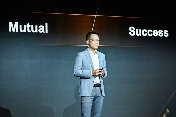 Edward Cai, Chief Commercial Officer, Alibaba Cloud Intelligence, delivered a keynote speech at Alibaba Cloud Partner Summit 2023