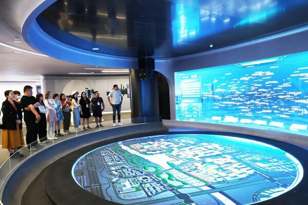 [2023 Daka China] Foreign Internet Influencers Gain Valuable Understanding of Zhengzhou's High-quality Industrial Development