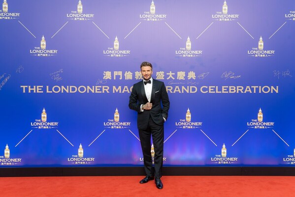 英國球壇巨星兼澳門金沙度假區全球大使大衛·貝克漢姆週四於倫敦人綜藝館舉行的澳門倫敦人盛大慶典踏上紅地毯。