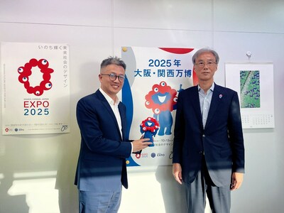 Trip.com Groupの最高マーケティング責任者スン・ボー氏（左）と 2025年日本国際博覧会協会 副事務総長（理事）の髙科淳氏（右）