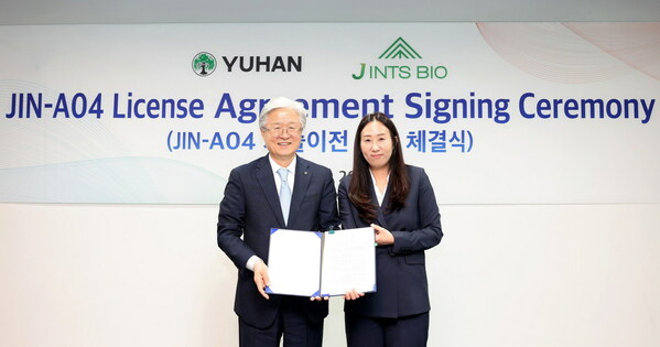 From left: Wook-Je Cho, CEO of Yuhan Corporation, and Anna Jo, CEO of J INTS BIO.