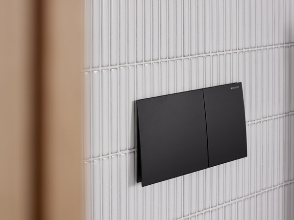 Geberit vừa cho ra mắt dòng nút nhấn xả Sigma70 với thiết kế trang nhã, sang trọng là dòng nhấn xả hệ cơ cao cấp hoạt động rất êm và nhẹ nhàng   giúp không gian phòng tắm trở nên phong cách hơn