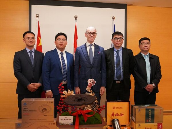 A team of representatives from Zhejiang Longevity Valley Botanical Co., Ltd (603896.SH) visited the Luxembourg Embassy in China on April 27.