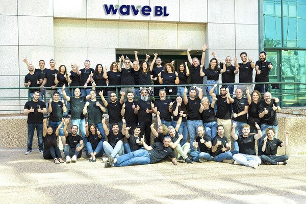 WaveBL employees are celebrating the good news of another successful investment round. Let's make some waves together!