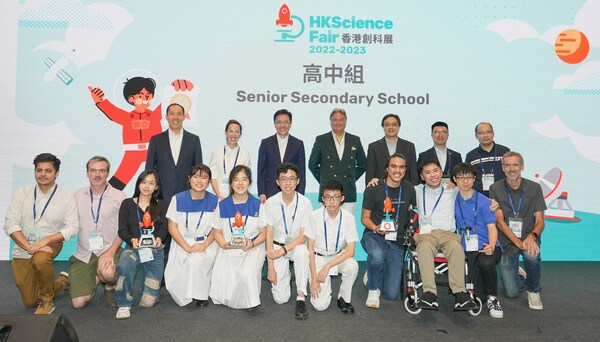 120支本地及國際中小學創科新力軍展示其創意成果，圖為高中組得獎隊伍。