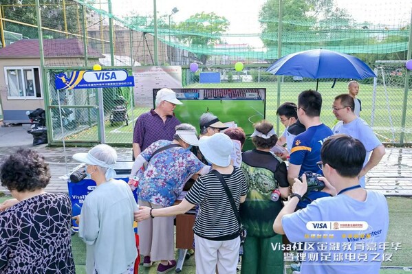 Visa社区金融教育嘉年华”在北京社区足球发源地—体育馆街道四块玉社区举办。