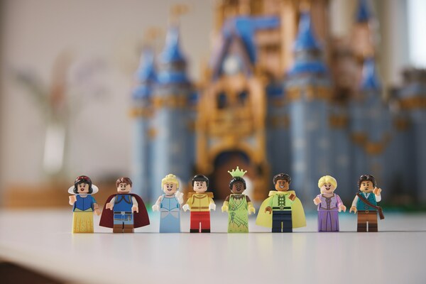 乐高(R)|迪士尼：经典城堡套装中包含的8个小人仔
