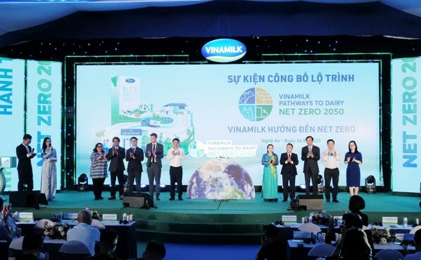 ヴィナミルク、「酪農乳業ネットゼロへの道筋2050」ならびにベトナム初のカーボンニュートラルの工場と農場設置を発表