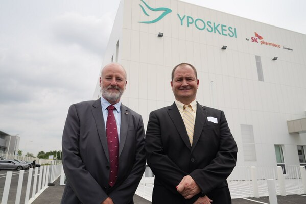 Yposkesi CEO, Alain Lamproye and CEO of SK phamteco, Joerg Ahlgrimm at the Yposkesi’s completed second plant.