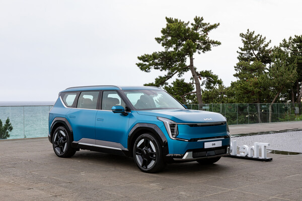 The Kia EV9 electric SUV has been created to deliver new standards of space, practicality, flexibility, comfort, and technology to meet the needs of millennial families.