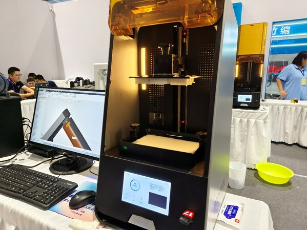 联泰科技提供的25台专业级光固化3D打印机