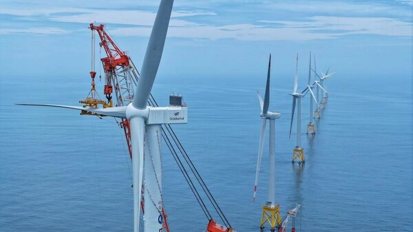 金风科技GWH252-16MW海上风电机组吊装现场