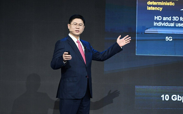 華為高級副總裁、運營商BG總裁李鵬發表主題演講
